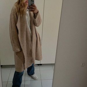 XL fashionable wool coat that every size can wear